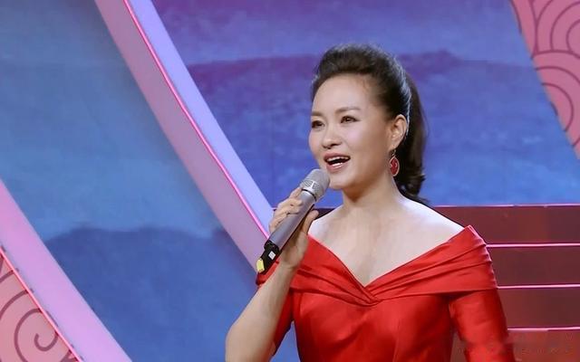 她是首位博士级歌唱家，12次荣登春晚，丈夫的身份更是深藏不露-第20张图片-九妖电影