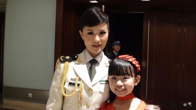 她是首位博士级歌唱家，12次荣登春晚，丈夫的身份更是深藏不露-第29张图片-九妖电影