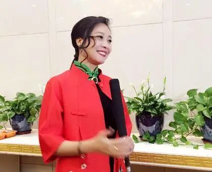 她曾5上春晚，有一生理缺陷却因此成名，丈夫去世后无奈淡出舞台_3-第9张图片-九妖电影