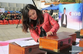 她曾是央视主持，参加《非诚勿扰》仅1小时被富豪牵走，如今怎样？-第4张图片-九妖电影