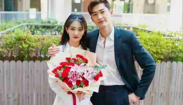 张翰徐璐恋情曝光:娱乐圈金童玉女携手共度甜蜜时光-第1张图片-九妖电影 张翰徐璐恋情曝光:娱乐圈金童玉女携手共度甜蜜时光-第1张图片-九妖电影