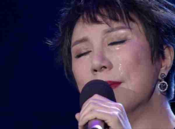 她曾红过毛阿敏，却因放鸽子被春晚拒之门外，如今54岁依然美丽_2-第9张图片-九妖电影