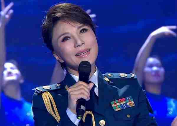 她曾红过毛阿敏，却因放鸽子被春晚拒之门外，如今54岁依然美丽_2-第11张图片-九妖电影