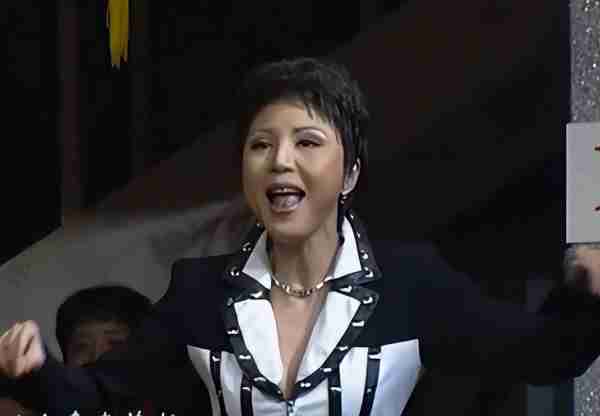 她曾红过毛阿敏，却因放鸽子被春晚拒之门外，如今54岁依然美丽_2-第15张图片-九妖电影