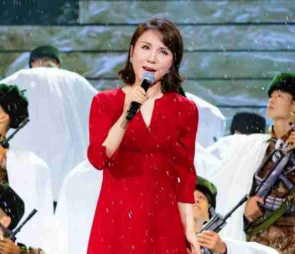 她曾红过毛阿敏，却因放鸽子被春晚拒之门外，如今54岁依然美丽_2-第19张图片-九妖电影