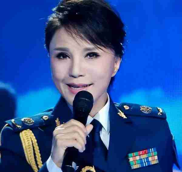 她曾红过毛阿敏，却因放鸽子被春晚拒之门外，如今54岁依然美丽_2-第20张图片-九妖电影