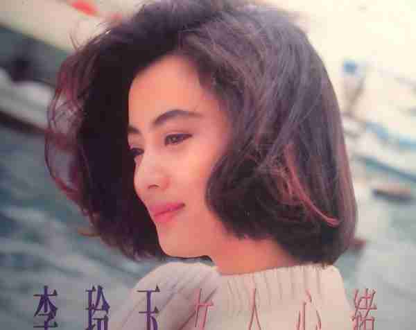 她曾连登3年春晚，8年录88张专辑，爆红后抑郁，如今在街头卖唱？-第3张图片-九妖电影