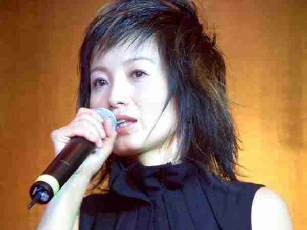 她曾连登春晚4次,被恩师欺骗堕胎、前途尽毁,如今55岁仍没人要-第21张图片-九妖电影 她曾连登春晚4次,被恩师欺骗堕胎、前途尽毁,如今55岁仍没人要-第21张图片-九妖电影