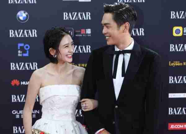 张若昀一家三口重庆游玩：老婆身材火辣，4岁女儿笑起来像张若昀-第2张图片-九妖电影