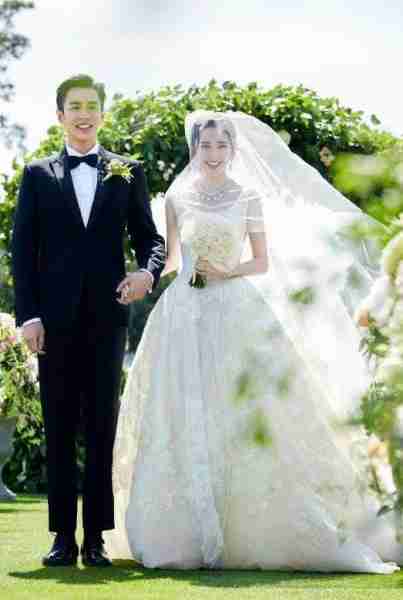 张若昀一家三口重庆游玩：老婆身材火辣，4岁女儿笑起来像张若昀-第9张图片-九妖电影