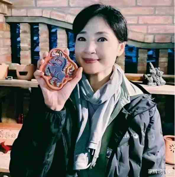 她自称56岁仍是处女，和星爷合作过，上过春晚，经历却特别坎坷-第4张图片-九妖电影