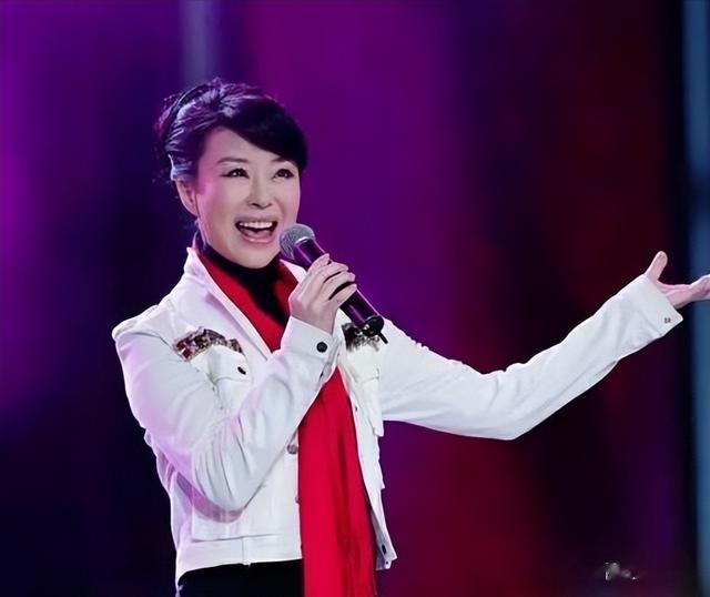 她被称为民歌女王，9登春晚，历经万难，如今47岁仍孤身一人-第8张图片-九妖电影