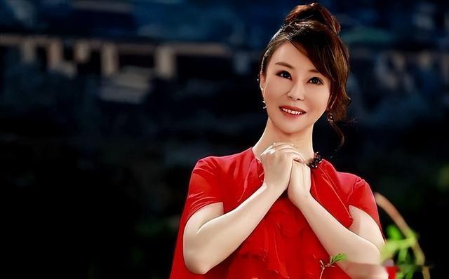 她被称为民歌女王，9登春晚，历经万难，如今47岁仍孤身一人-第13张图片-九妖电影