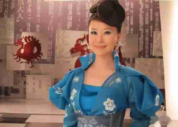 她被称为民歌女王，9登春晚，历经万难，如今47岁仍孤身一人-第22张图片-九妖电影