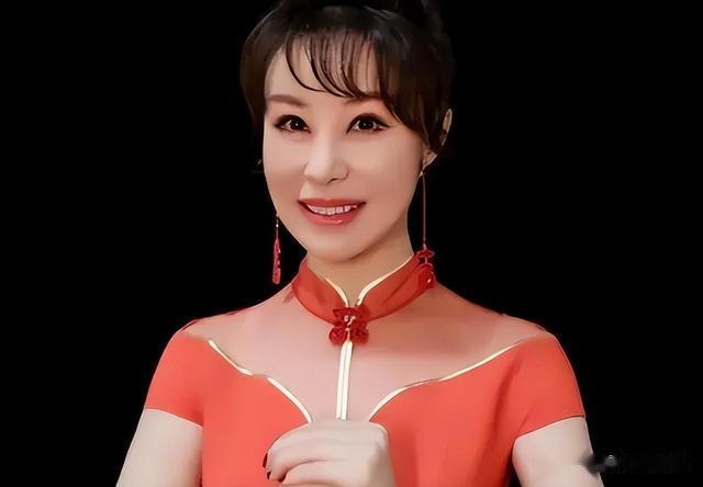 她被称为民歌女王，9登春晚，历经万难，如今47岁仍孤身一人-第24张图片-九妖电影