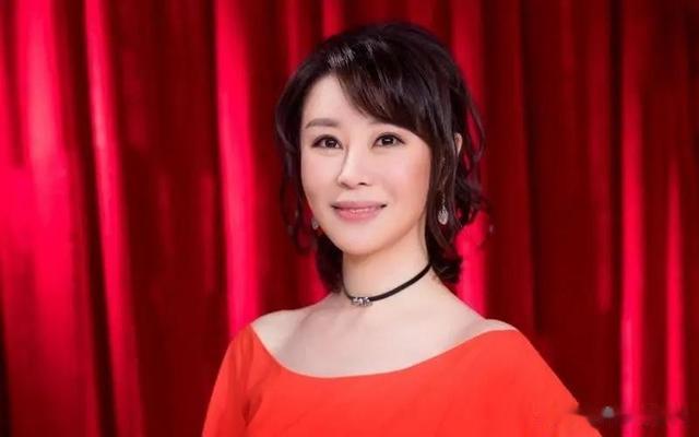 她被称为民歌女王，9登春晚，历经万难，如今47岁仍孤身一人-第21张图片-九妖电影