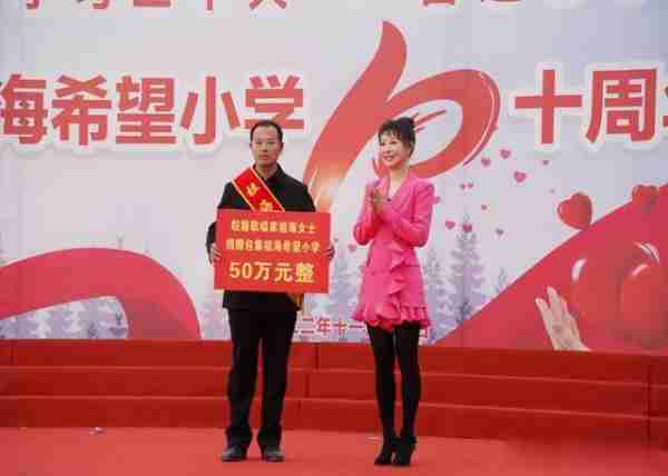 她被称为民歌女王，9登春晚，历经万难，如今47岁仍孤身一人-第35张图片-九妖电影