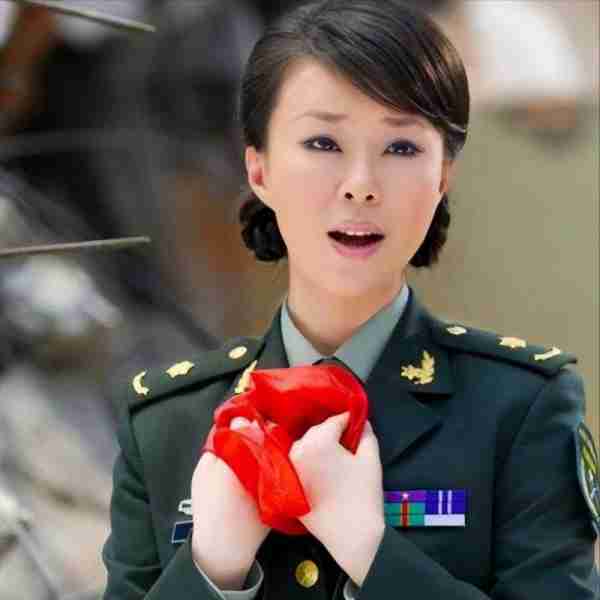 她被称为民歌女王，9登春晚，嫁大37岁上司，如今47岁仍孑然一身-第15张图片-九妖电影