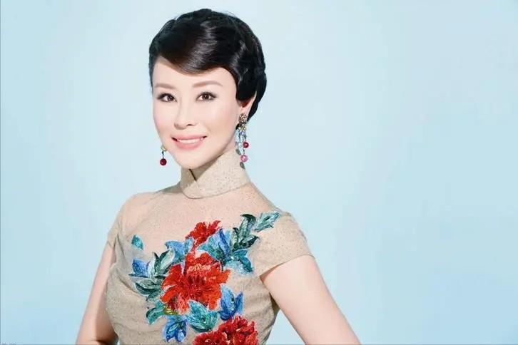 她被称为民歌女王，9登春晚，嫁大37岁上司，如今47岁仍孑然一身-第20张图片-九妖电影