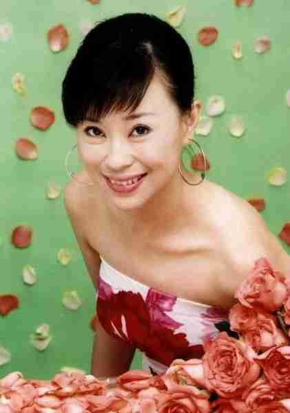 她被称为民歌女王，9登春晚，恋上大37岁上司，今47岁仍孑然一身-第22张图片-九妖电影