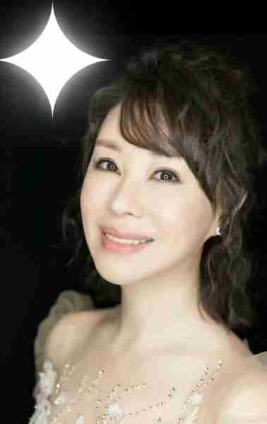 她被称为民歌女王，9登春晚，恋上大37岁上司，今47岁仍孑然一身-第20张图片-九妖电影