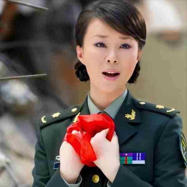 她被称为民歌女王，9登春晚，恋上大37岁上司，今47岁仍孑然一身-第29张图片-九妖电影