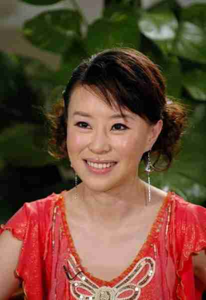 她被称为民歌女王，9登春晚，恋上大37岁上司，今47岁仍孑然一身-第34张图片-九妖电影