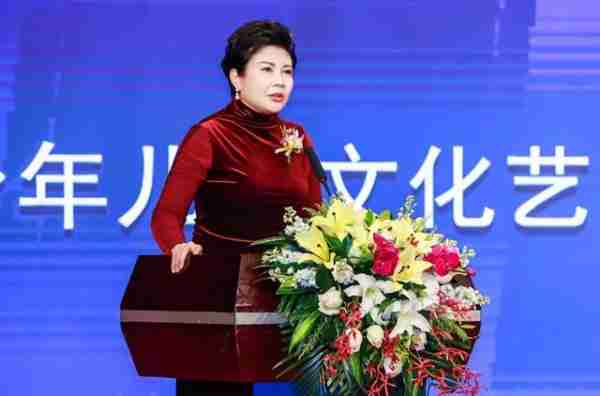 她被誉为“中国主持第一人”，连登3登春晚，今65岁婚姻成谜-第23张图片-九妖电影