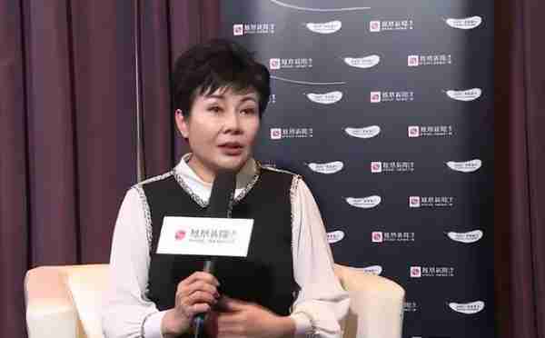 她被誉为中国第一主持人，连登3届春晚，成名后被排挤，64岁未婚-第7张图片-九妖电影