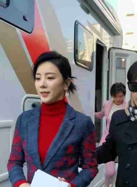 她被誉为中国第一主持人，连登3届春晚，成名后被排挤，64岁未婚-第10张图片-九妖电影