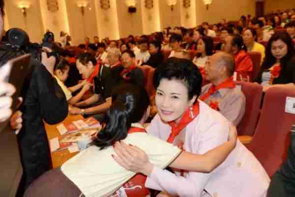 她被誉为中国第一主持人，连登3届春晚，成名后被排挤，64岁未婚-第12张图片-九妖电影