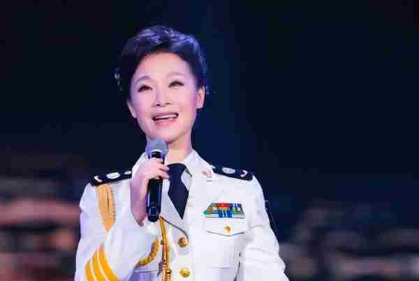 她被誉为军中花仙子，连续15年上春晚，男友患癌离世，52岁仍单身-第12张图片-九妖电影
