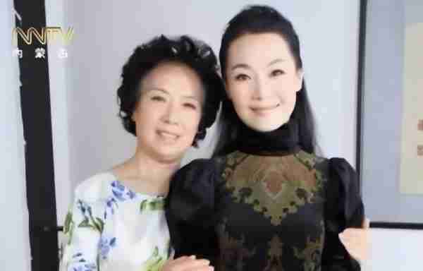 她被誉为军中花仙子，连续15年上春晚，男友患癌离世，52岁仍单身-第14张图片-九妖电影