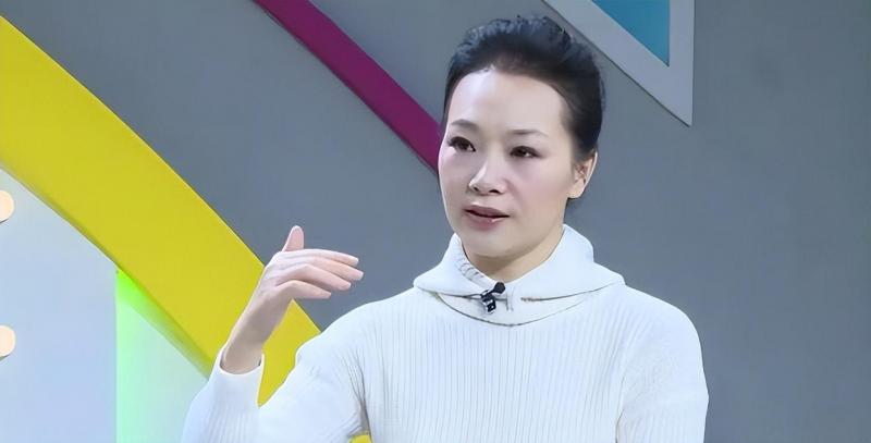 她被誉为军中花仙子，连续15年上春晚，男友患癌离世，52岁仍单身_1-第9张图片-九妖电影
