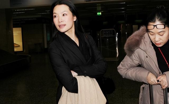 她被誉为军中花仙子，连续15年上春晚，男友患癌离世，52岁仍单身_3-第15张图片-九妖电影