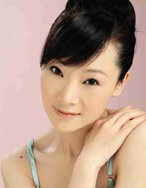 她被誉为军中花仙子，连续15年上春晚，男友患癌离世，52岁仍单身_4-第13张图片-九妖电影