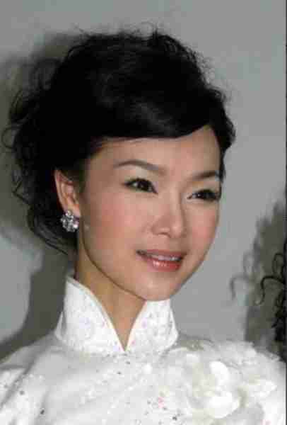她被誉为军中花仙子，连续15年上春晚，男友患癌离世，52岁仍单身_4-第19张图片-九妖电影