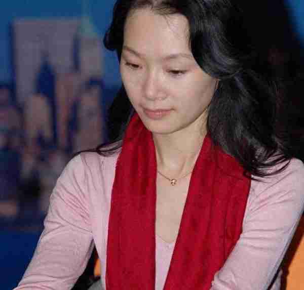 她被誉为军中花仙子，连续15年上春晚，男友患癌离世，52岁仍单身_4-第34张图片-九妖电影
