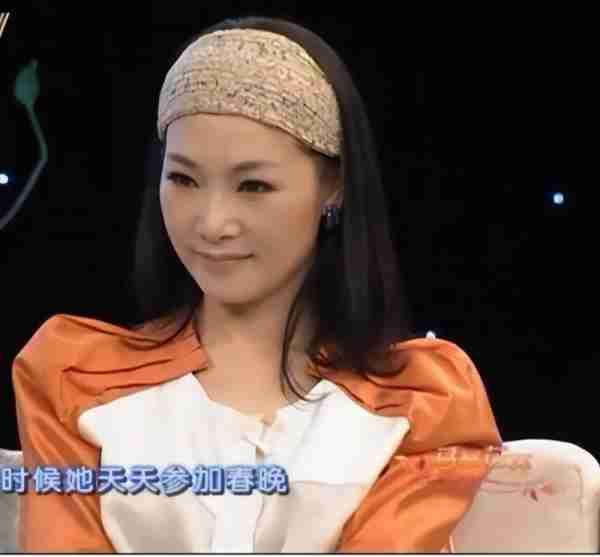 她被誉为军中花仙子，连续15年上春晚，男友患癌离世，52岁仍单身_5-第5张图片-九妖电影