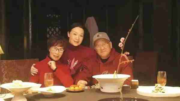 她被誉为军中花仙子，连续15年上春晚，男友患癌离世，52岁仍单身_5-第15张图片-九妖电影