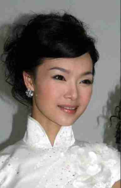 她被誉为军中花仙子，连续15年上春晚，男友患癌离世，52岁仍单身_5-第19张图片-九妖电影