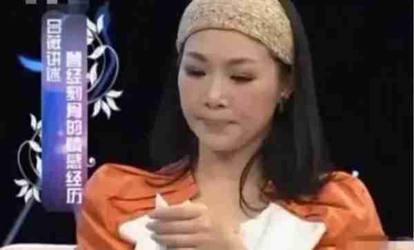 她被誉为军中花仙子，连续15年上春晚，男友患癌离世，52岁仍单身_6-第6张图片-九妖电影