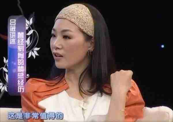 她被誉为军中花仙子，连续15年上春晚，男友患癌离世，52岁仍单身_7-第9张图片-九妖电影