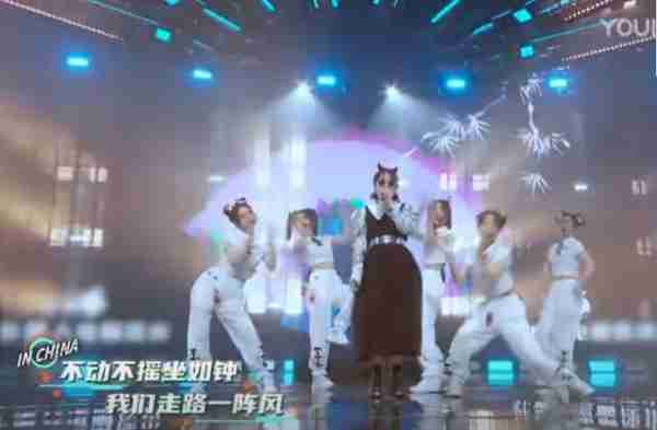 她被誉为好声音最惨冠军，夺冠一个月后无人问津，如今判若两人-第27张图片-九妖电影