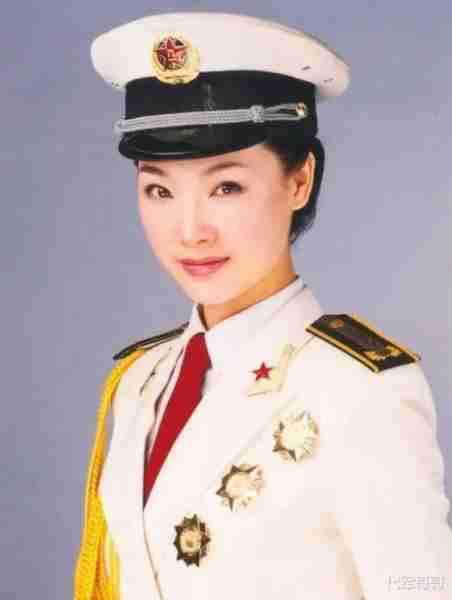 她连续14年上春晚，男友不幸患癌症离世，如今53岁婚姻成谜-第11张图片-九妖电影