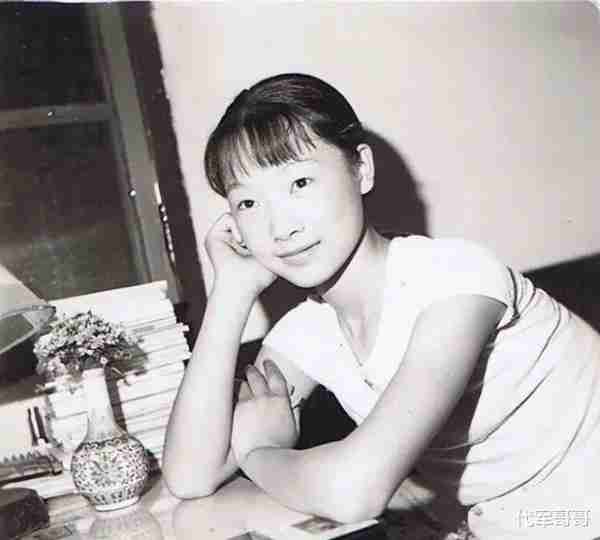 她连续14年上春晚，男友不幸患癌症离世，如今53岁婚姻成谜-第9张图片-九妖电影