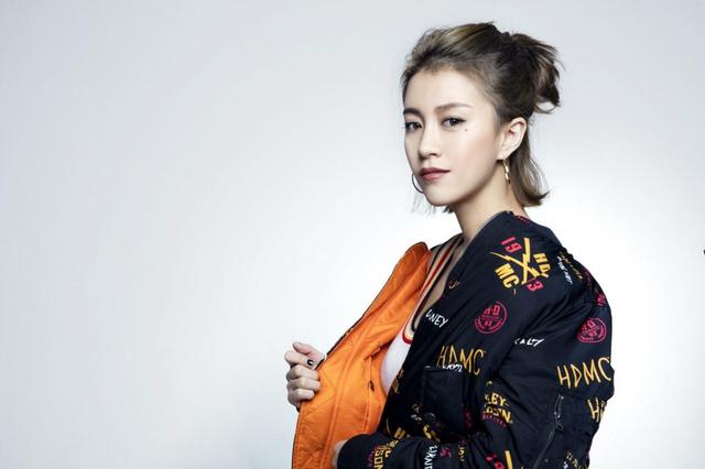 好声音没夺冠,却嫁给爱奇艺总裁,34岁成了人生赢家_1-第4张图片-九妖电影 好声音没夺冠,却嫁给爱奇艺总裁,34岁成了人生赢家_1-第4张图片-九妖电影