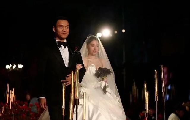 好声音没夺冠,却嫁给爱奇艺总裁,34岁成了人生赢家_1-第17张图片-九妖电影 好声音没夺冠,却嫁给爱奇艺总裁,34岁成了人生赢家_1-第17张图片-九妖电影