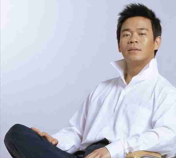 孙浩26岁上春晚走红，得罪杨坤20年不说话，55岁至今未婚未孕-第2张图片-九妖电影