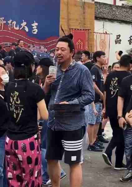 徐子钧高亚麟同框被扒,看高亚麟的眼神如同会拉丝,说不爱谁信?-第4张图片-九妖电影 徐子钧高亚麟同框被扒,看高亚麟的眼神如同会拉丝,说不爱谁信?-第4张图片-九妖电影